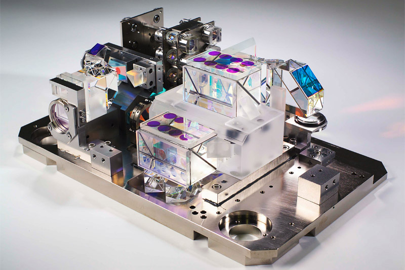 Displacement measuring interferometer